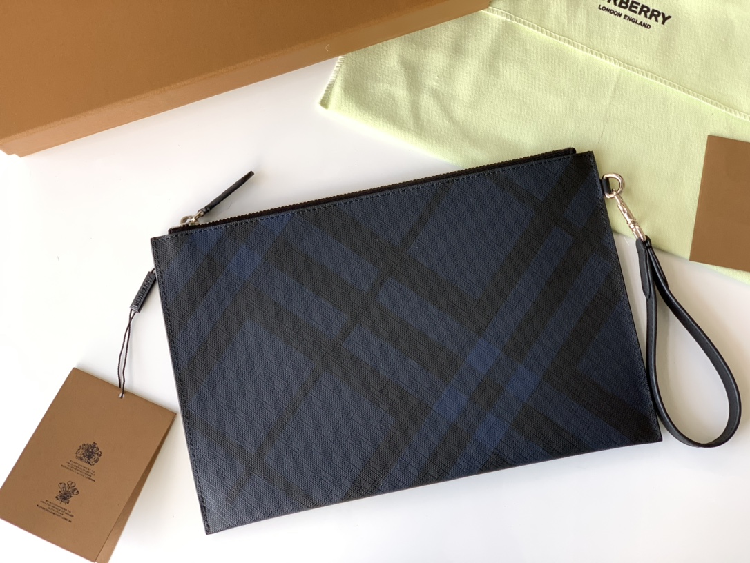 Burberry_Wallet-30_x_20_